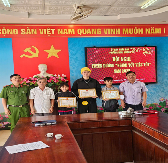 <a href="/tin-tuc/nguoi-tot-viec-tot" title="Người tốt việc tốt" rel="dofollow">Tin từ các huyện, thị xã, thành phố</a>